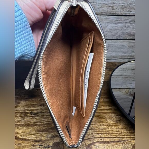 Coach Corner Zip Floral Wristlet NWT - Picture 4 of 5